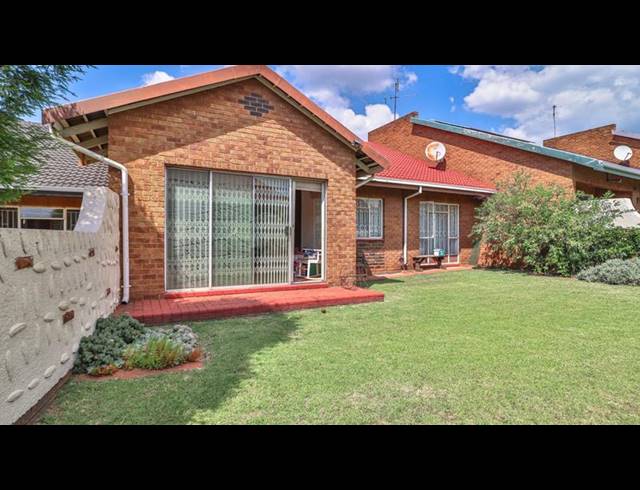 3 BEDROOM TOWNHOUSE FOR SALE IN HOMESTEAD